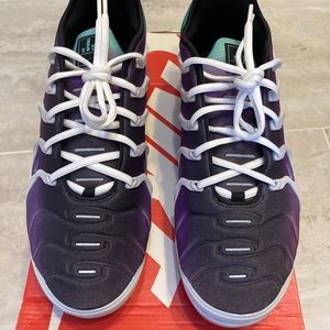 Authenticated vapormax plus ‘Grape’ (like new)